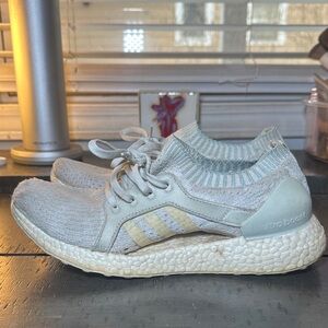 Adidas Ultra Boost Parley light blue  and Cream Running Shoes RARE